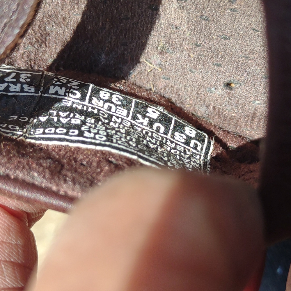 Sketchers Size 8 - image 6